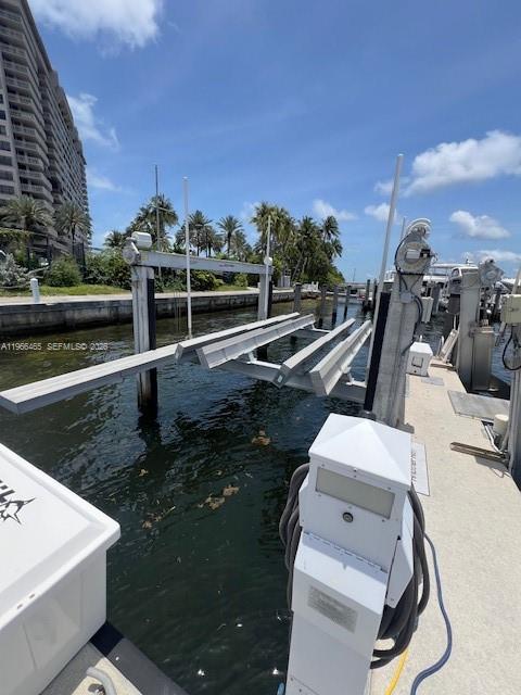 Grove Isle Marina - Land