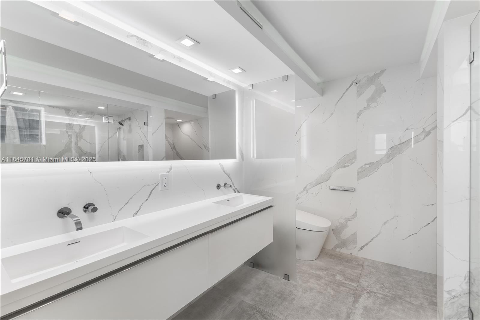 SUNSET HARBOUR SOUTH COND - Residential