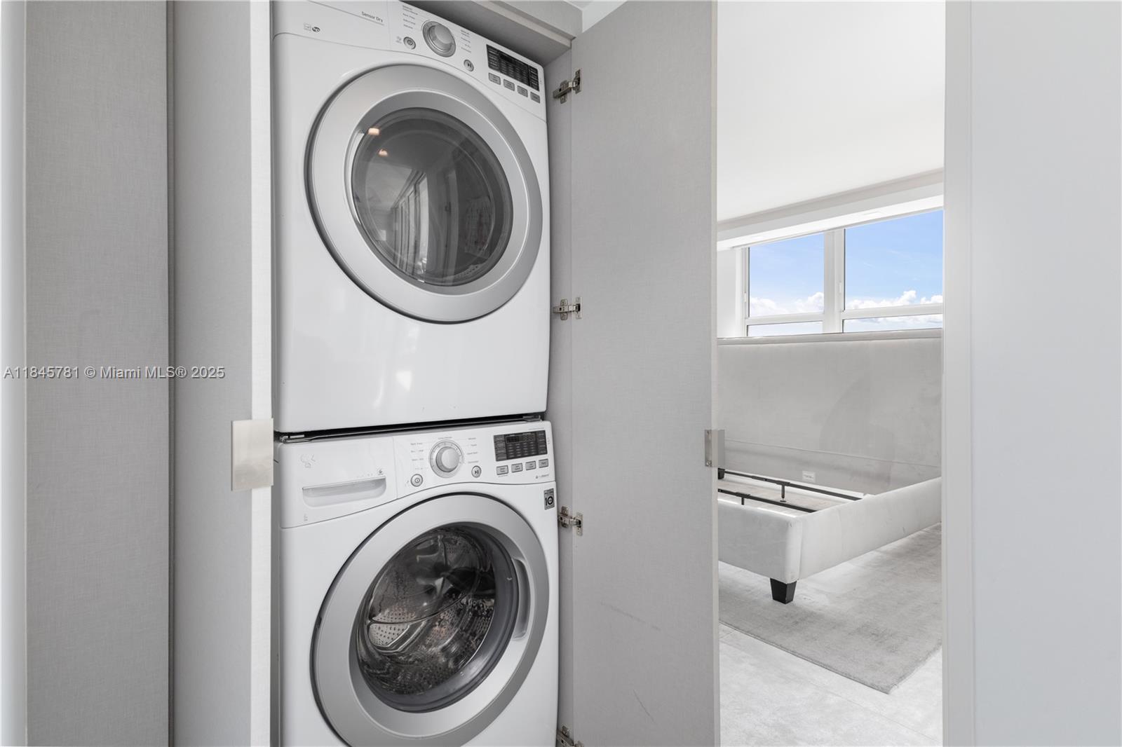 SUNSET HARBOUR SOUTH COND - Residential