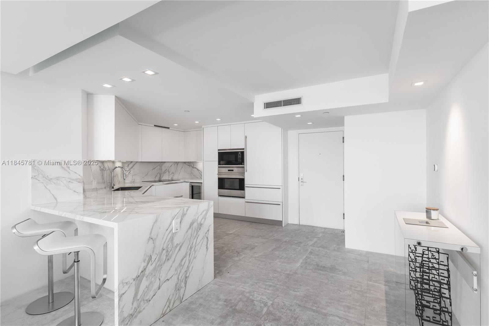 SUNSET HARBOUR SOUTH COND - Residential