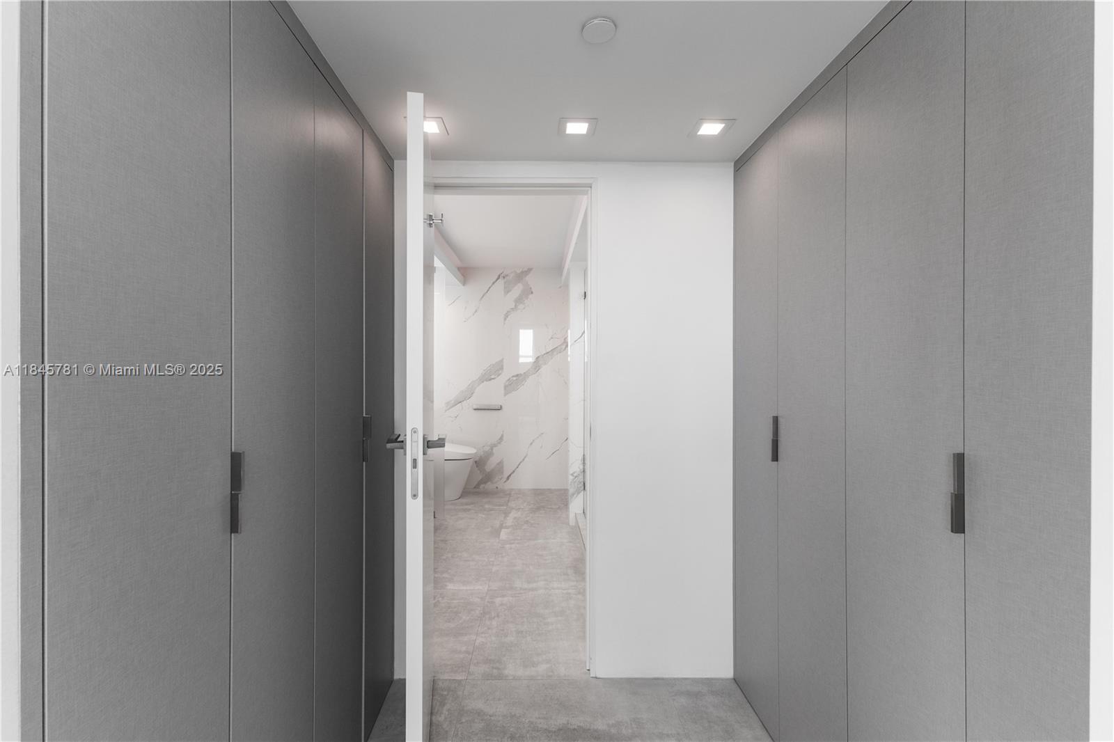 SUNSET HARBOUR SOUTH COND - Residential