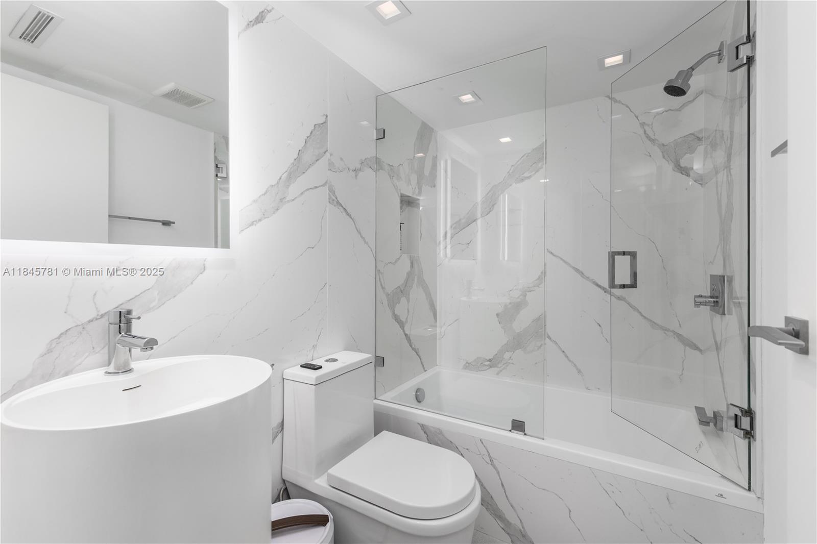 SUNSET HARBOUR SOUTH COND - Residential