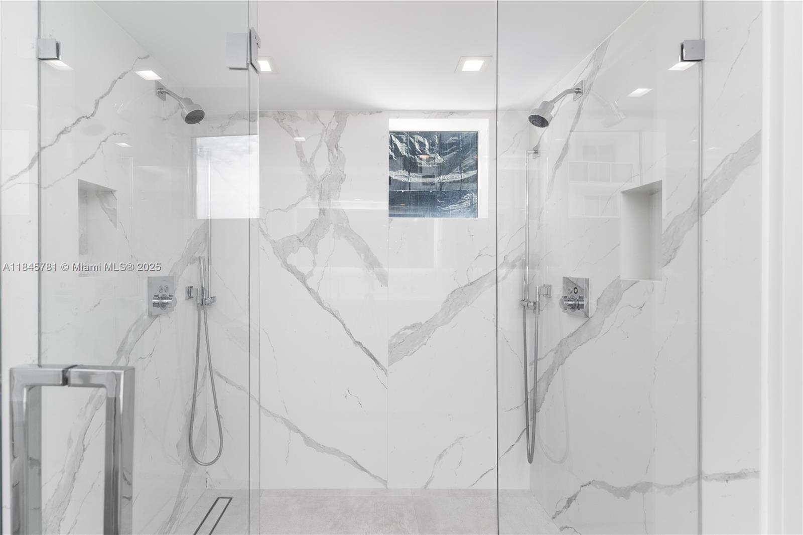 SUNSET HARBOUR SOUTH COND - Residential