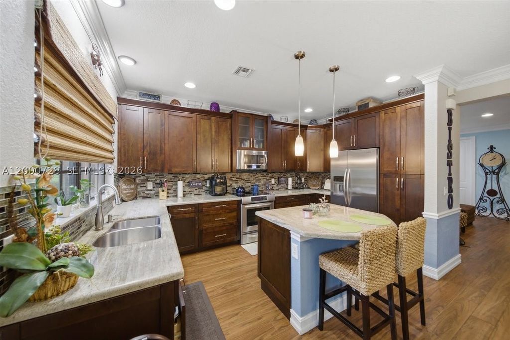 Photo of 110 E Riverwalk Cir E, Plantation, FL 33325 (MLS # A12000728)
