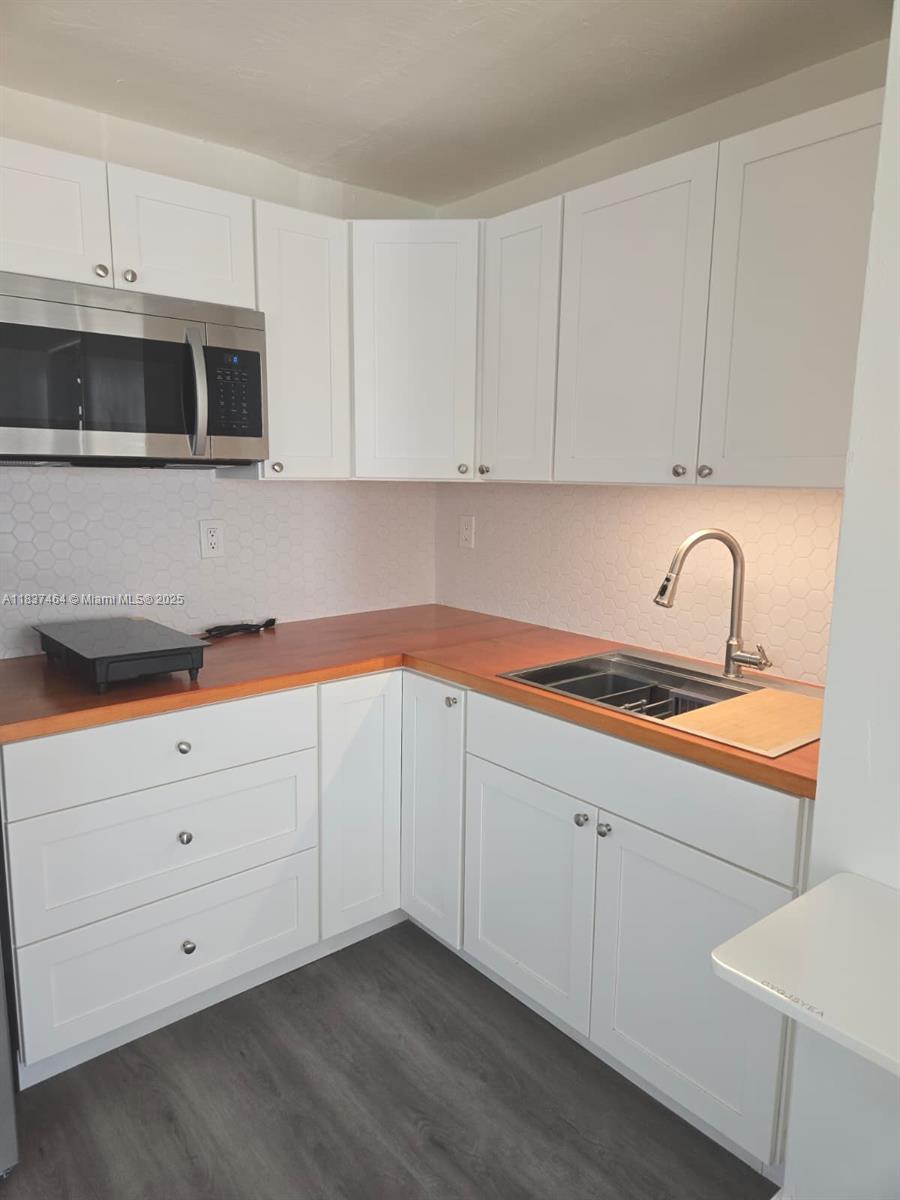 Cozy studio with kitchen (refrigerator, cooktop, microwave oven).
Completely renovated, new appliances, freshly painted.
Full bathroom w/shower. Wall A/C unit. Driveway with two assigned parking spaces (tandem). Quiet neighborhood, conveniently located one block from US-1 & Sheridan. Rent includes all utilities (electricity, water, sewer, garbage removal). Free laundry on site.
Available to move in immediately.
Fast approval, application fee of $80 required.