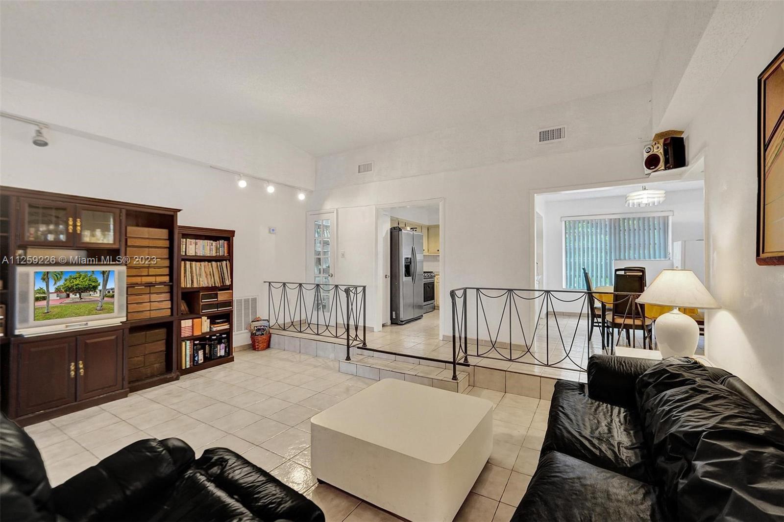 Photo 5 of 40 of 1510 Marseille Dr house