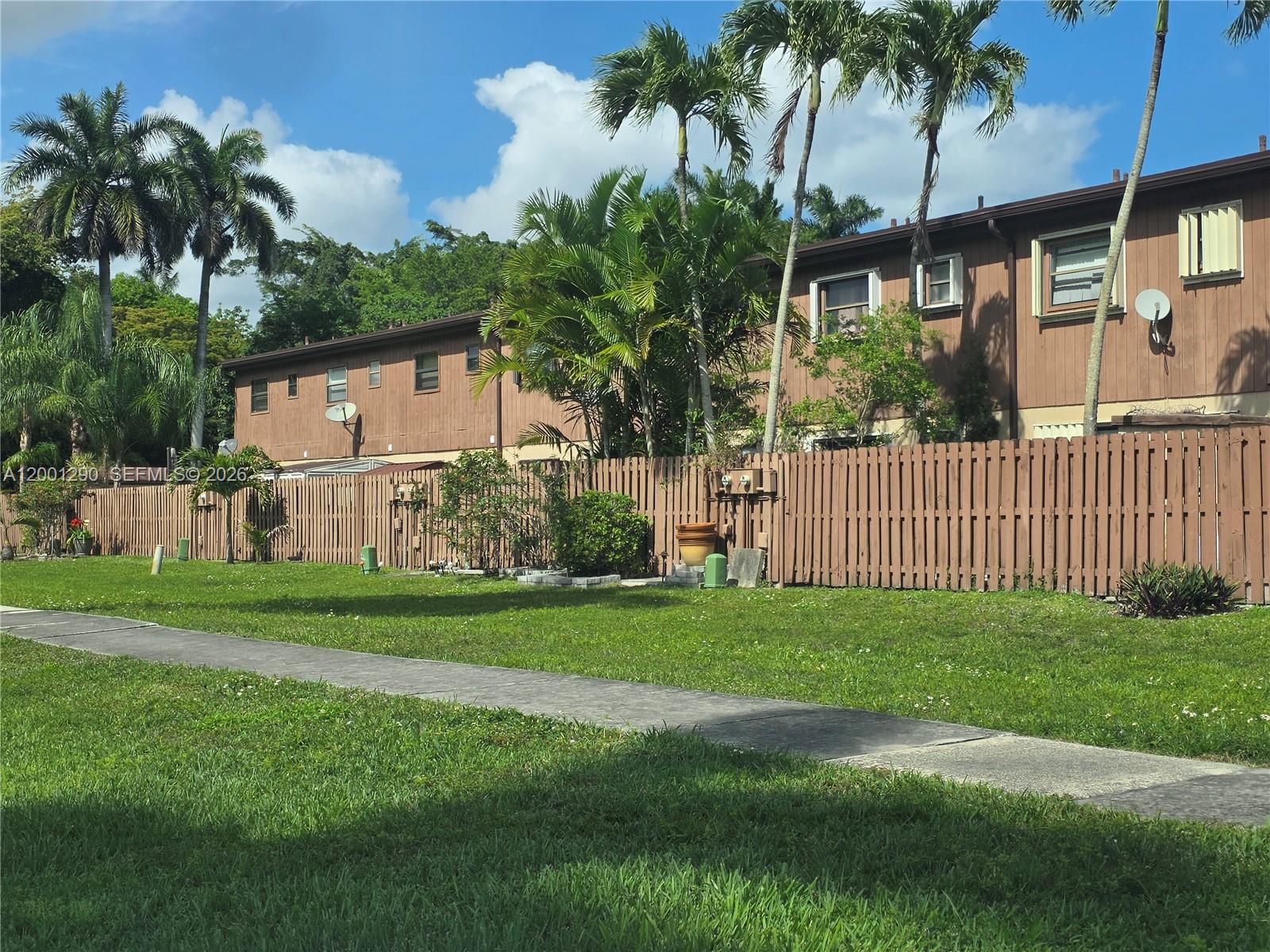PALM GARDEN PARK - Residential