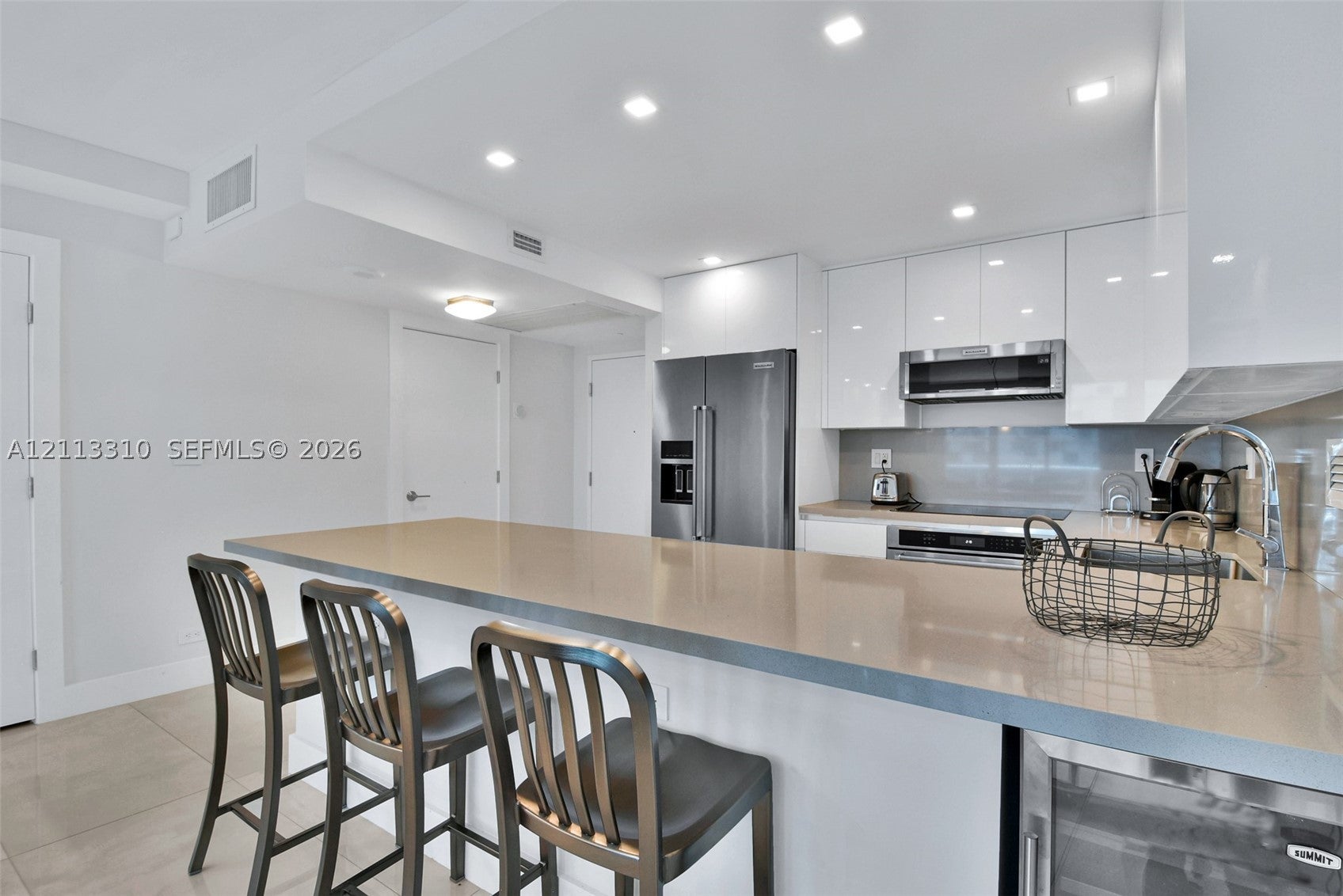 2301 Collins Ave 303