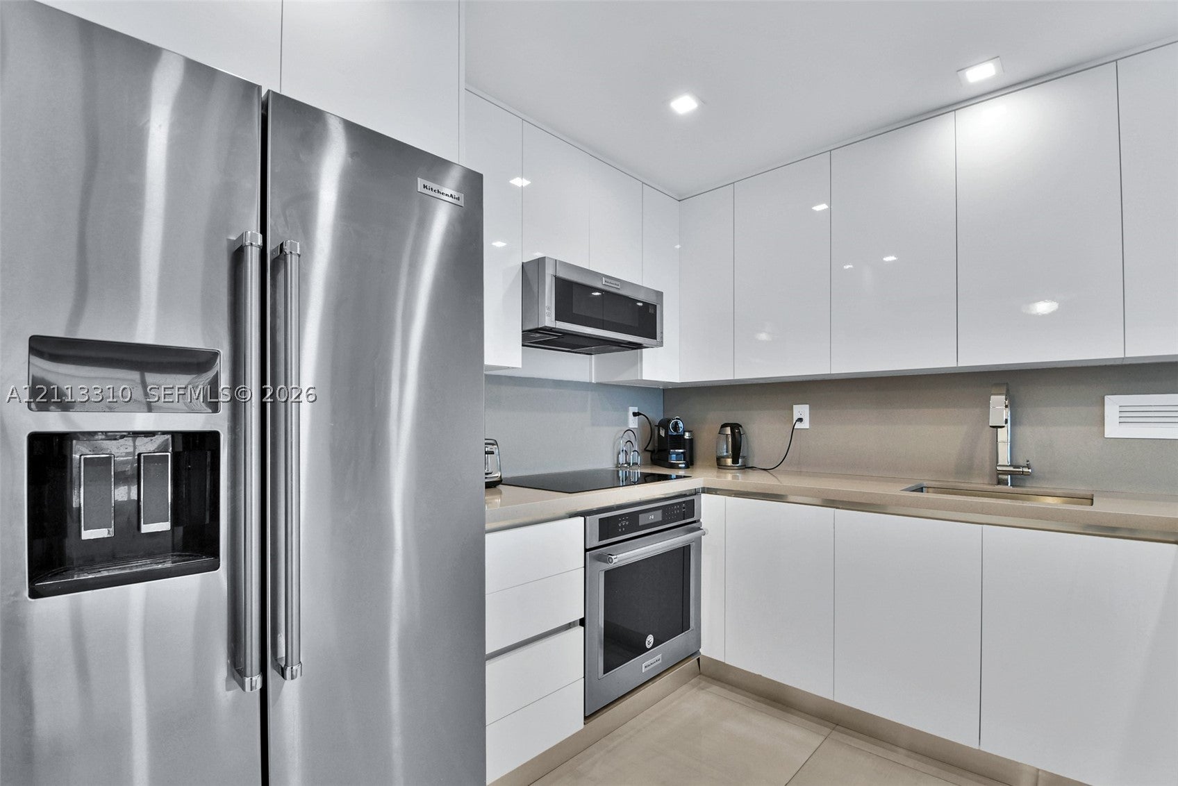 2301 Collins Ave 303