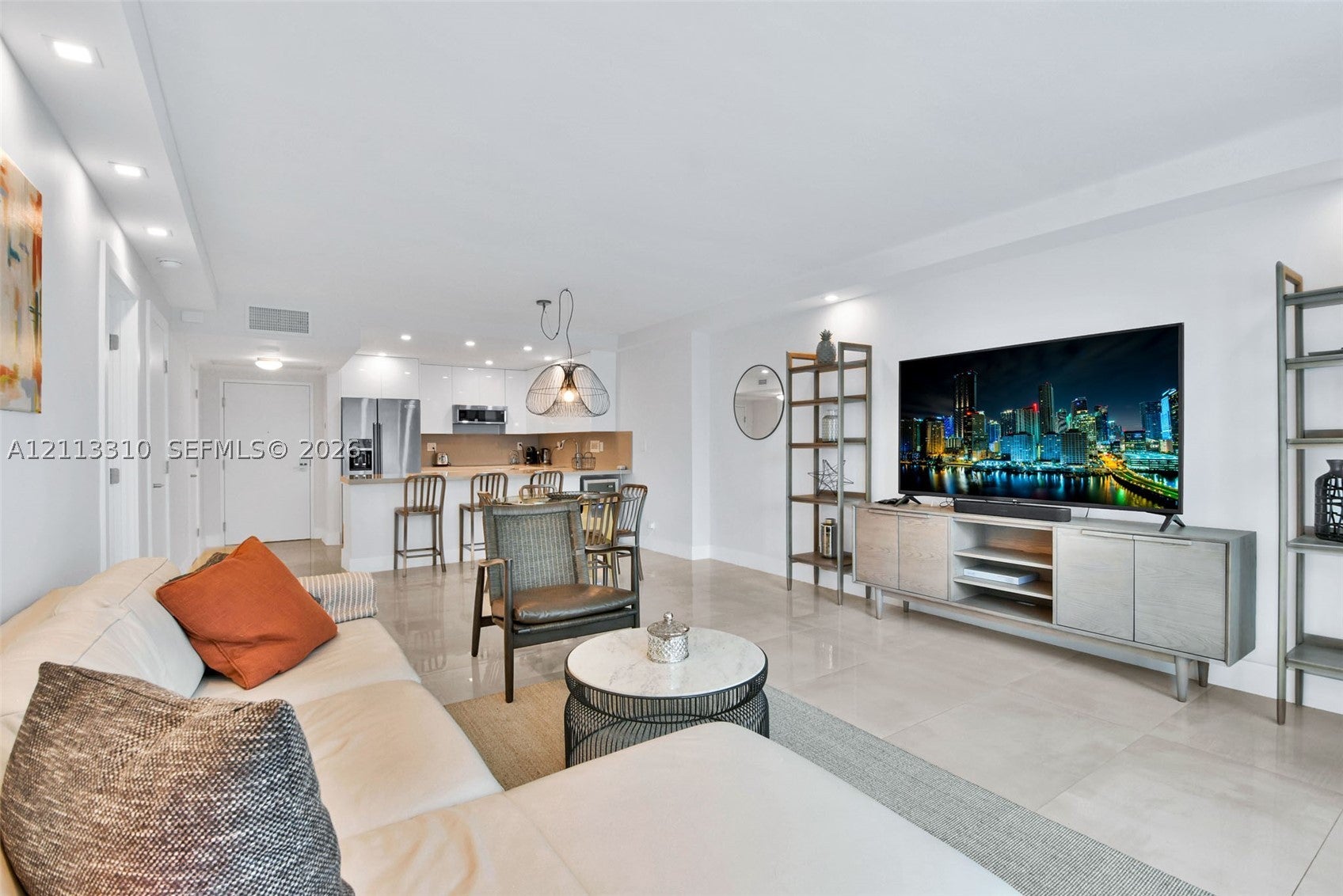 2301 Collins Ave 303
