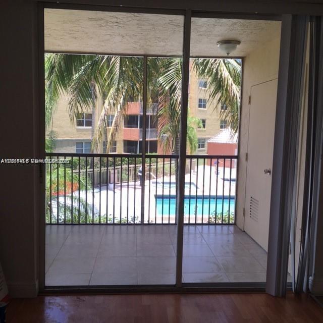 LAS VISTAS AT DORAL CONDO - Residential