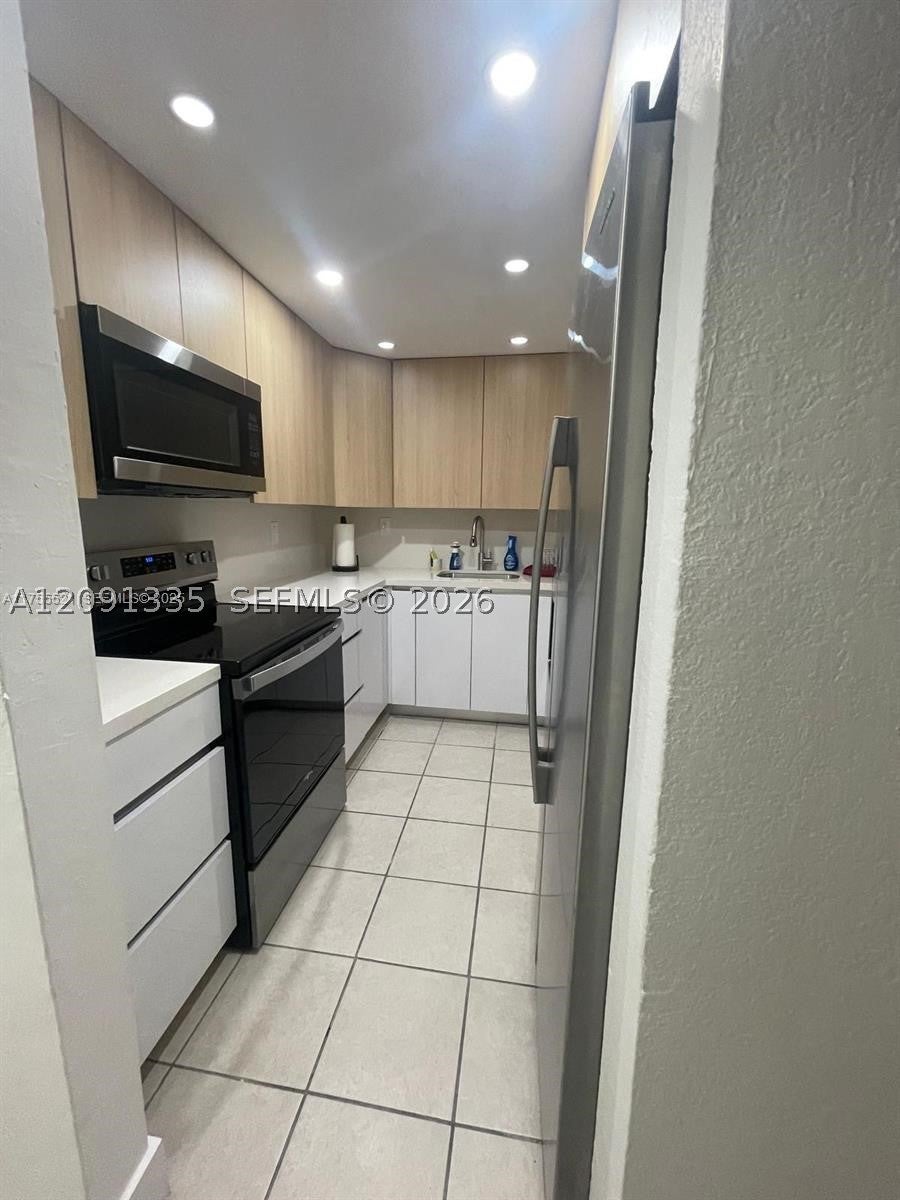4550 NW 9th St 102E