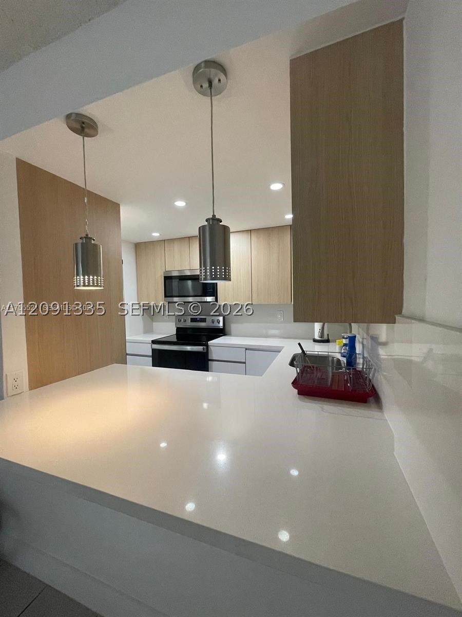 4550 NW 9th St 102E