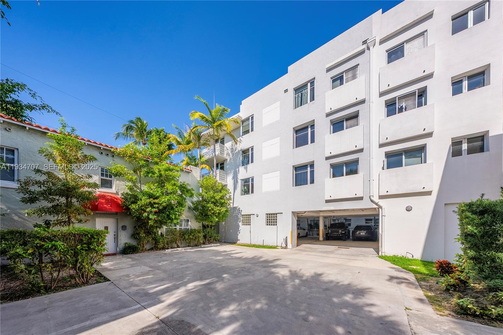 THE DANTON CONDO - Residential