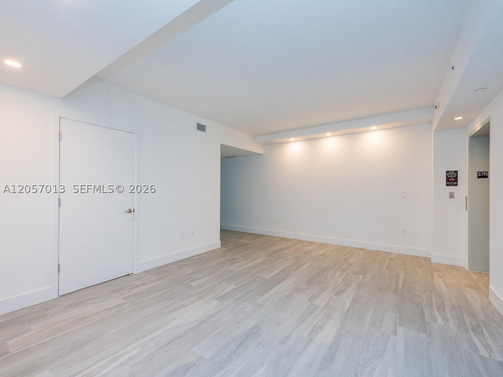 1010 Brickell Ave 3701