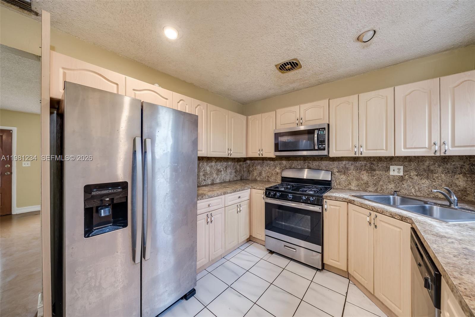 NORTH RIDGE 1ST ADDN - Residential