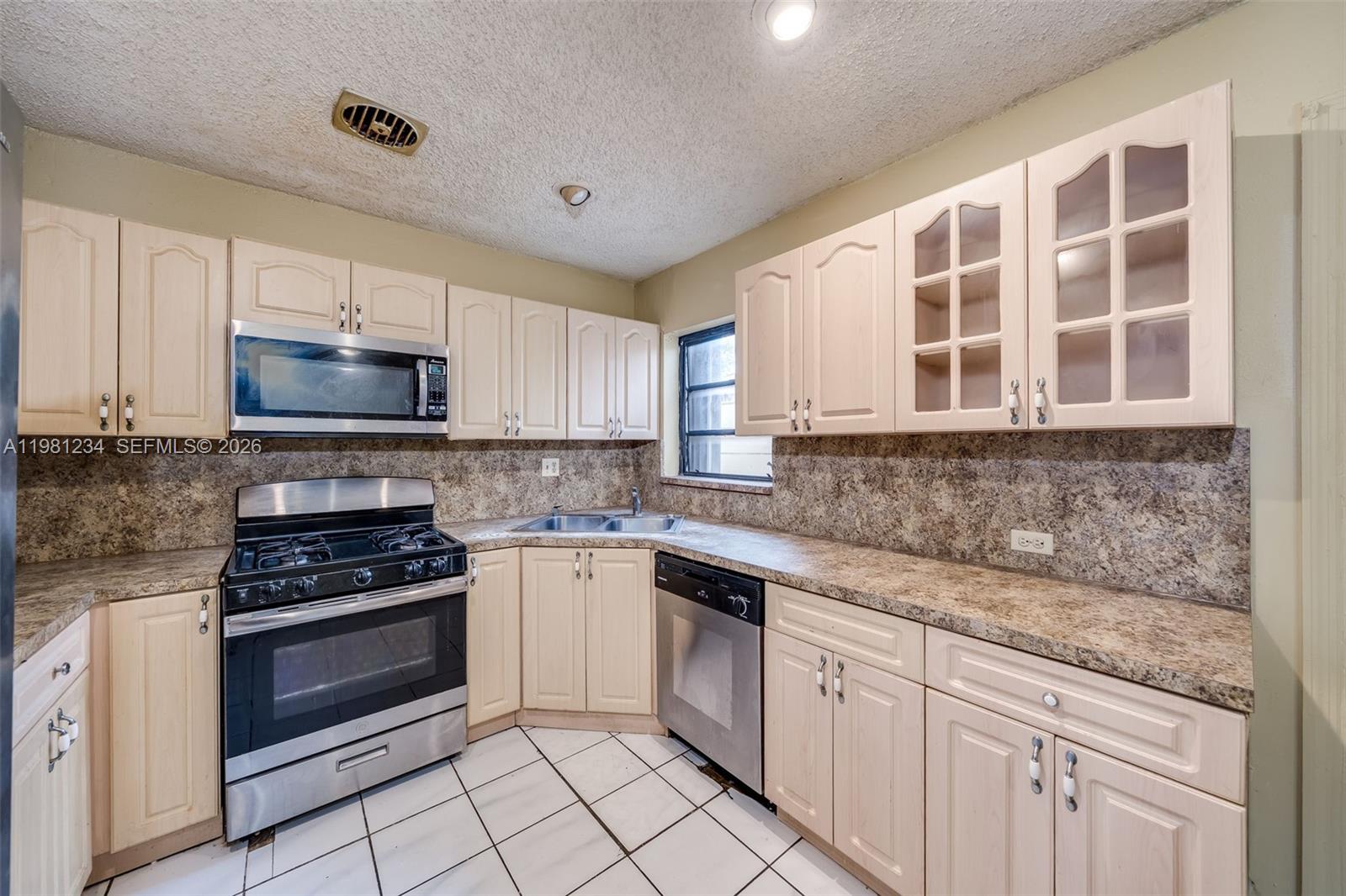 NORTH RIDGE 1ST ADDN - Residential