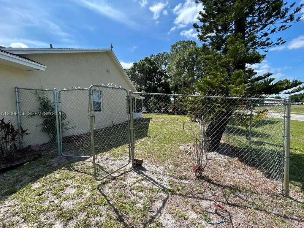 PORT ST LUCIE SECTION 19 - Residential Lease