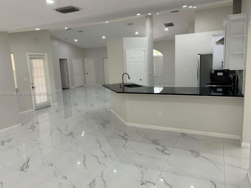 PORT ST LUCIE SECTION 19 - Residential Lease