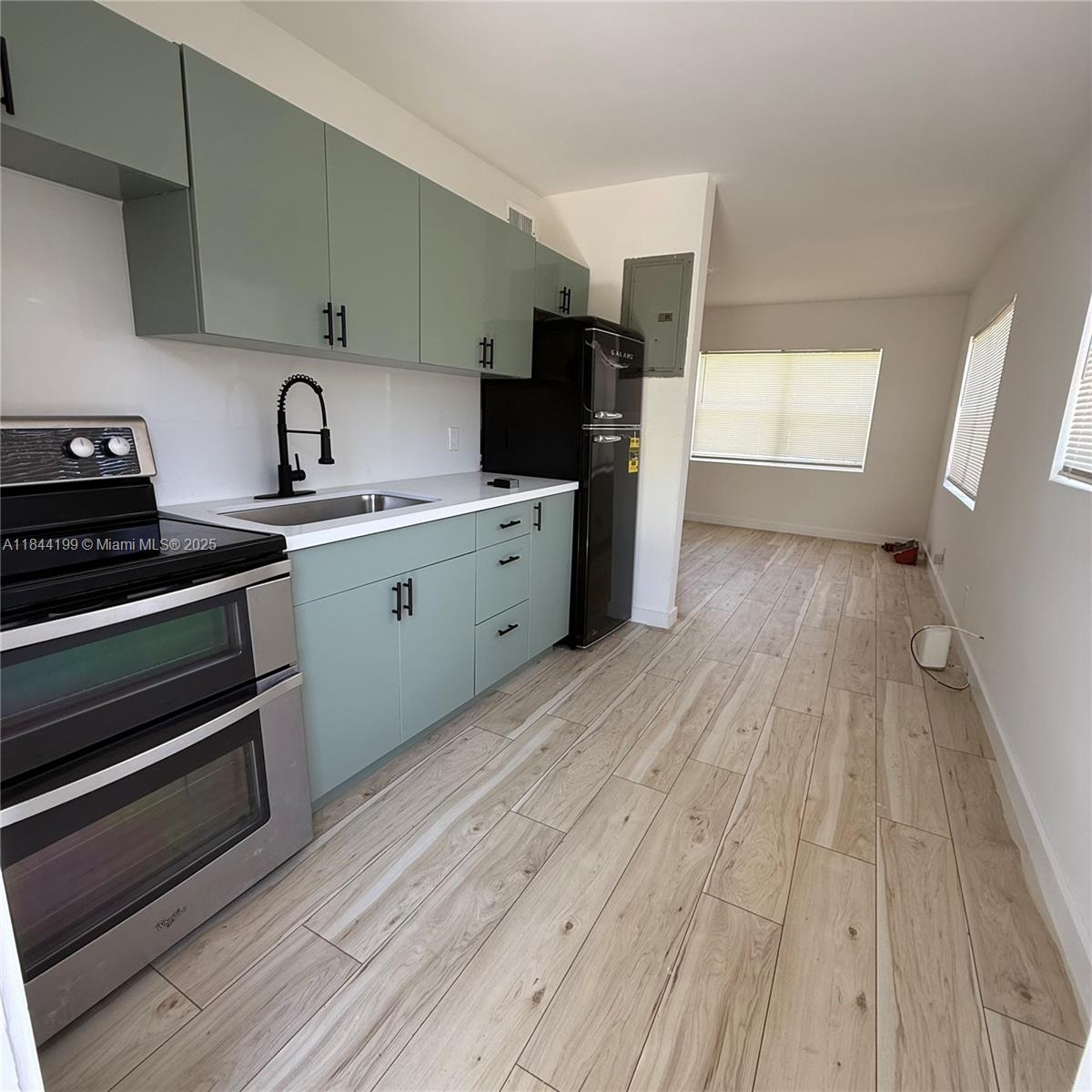 Be the first to enjoy this completely remodeled home, featuring all-new finishes throughout. Perfect for you and your family, this unit offers a fresh and modern living experience. Includes washer/dryer hookups for your convenience, one designated parking space, and additional visitor parking for your guests. Section 8 welcomed!
Rapid approval ONLY security deposit and 1st month
Currently 2 2/1 available also a 1/1 for $2,000