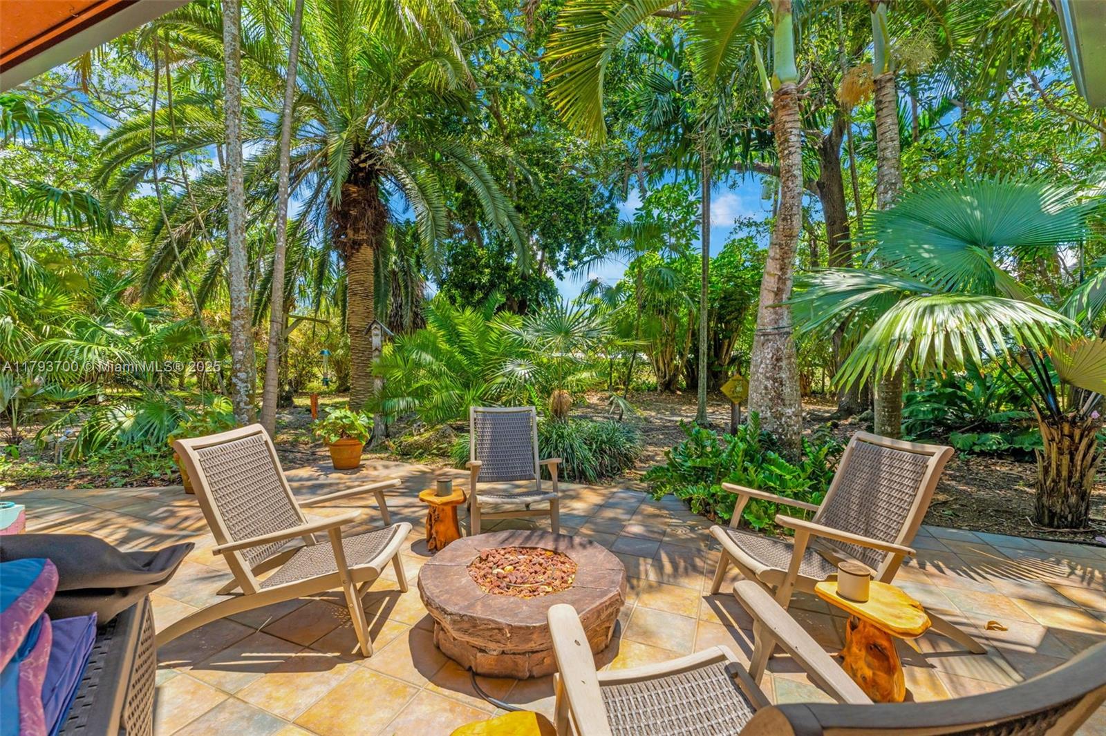 4.87 AC REDLAND ESTATE - Residential
