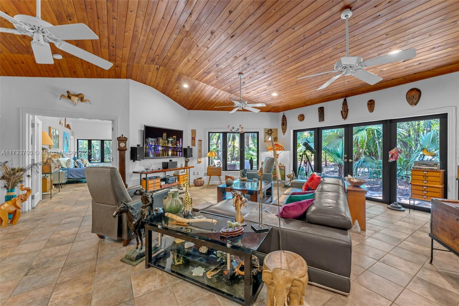 4.87 AC REDLAND ESTATE - Residential
