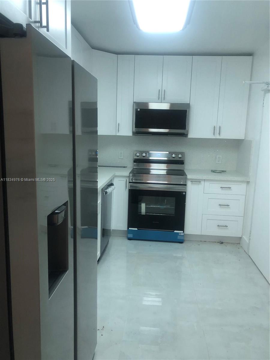 Beautifully remodeled, brand-new apartment in Bal Harbour. This spacious unit features 2 bedrooms, 2 modern bathrooms, generous closet space, and an open-concept living area. Located in a prime neighborhood just minutes from the beach, high-end shopping, and fine dining.
WiFi and cable included in rent.
the building offers 24 security ,a gym, a pool and jacuzzi.
easy to show