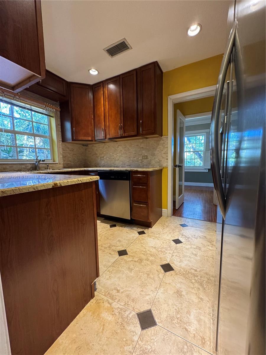 COCONUT GROVE MANOR - Residential Lease