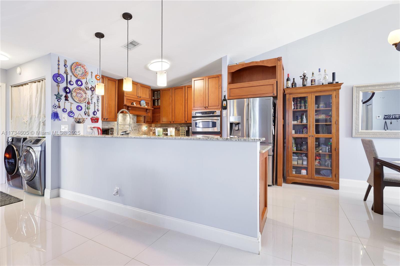 3064 S Oakland Forest Dr 1006