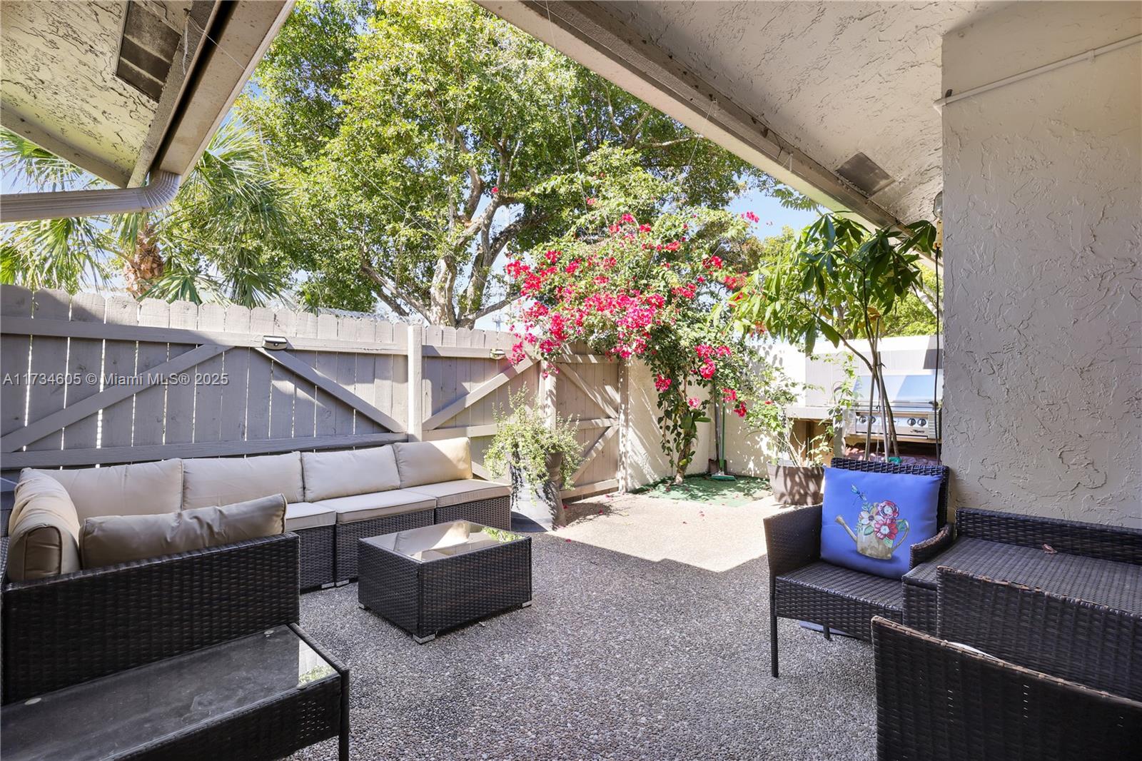 3064 S Oakland Forest Dr 1006