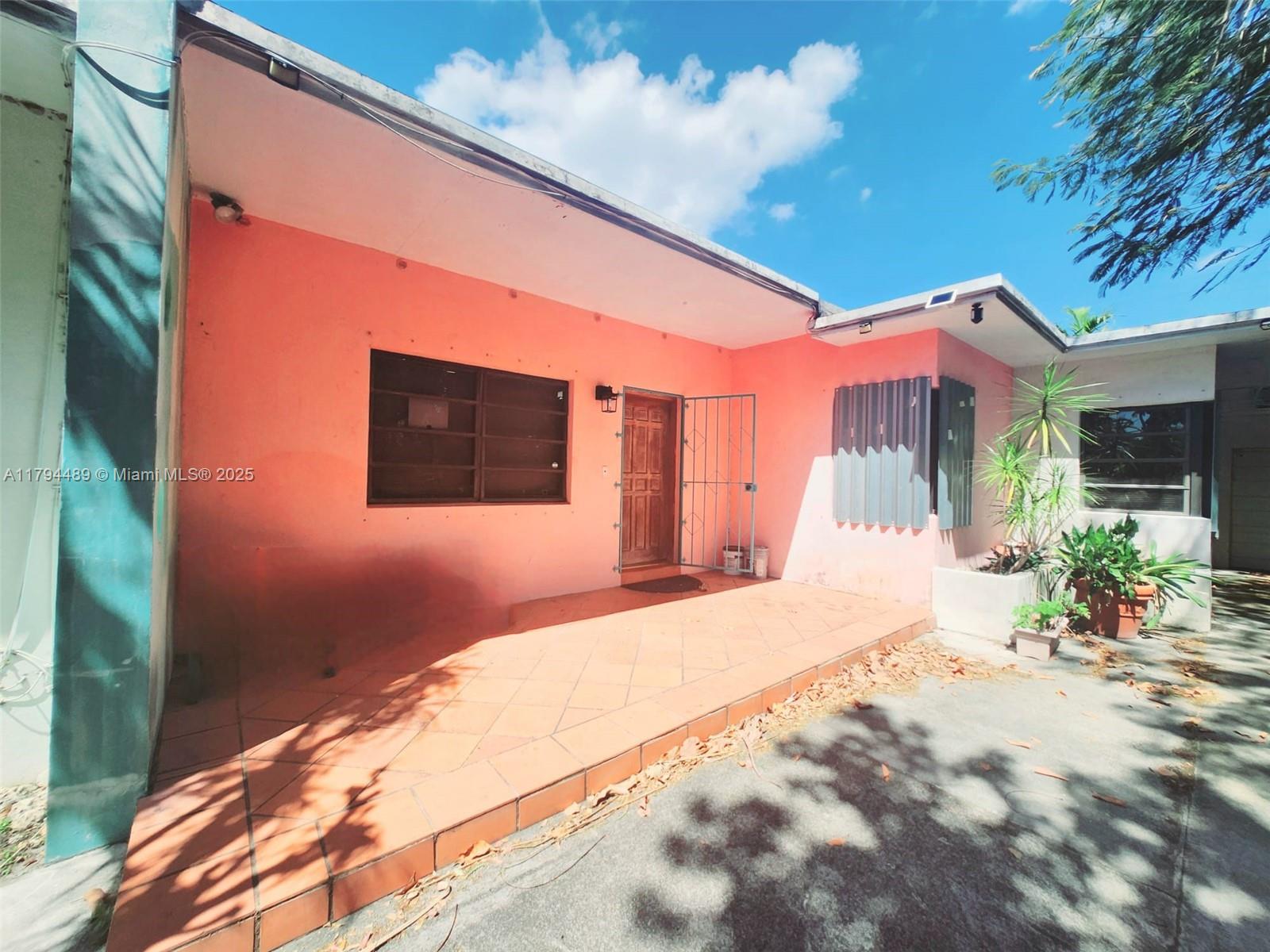 2323 SW 20th St
