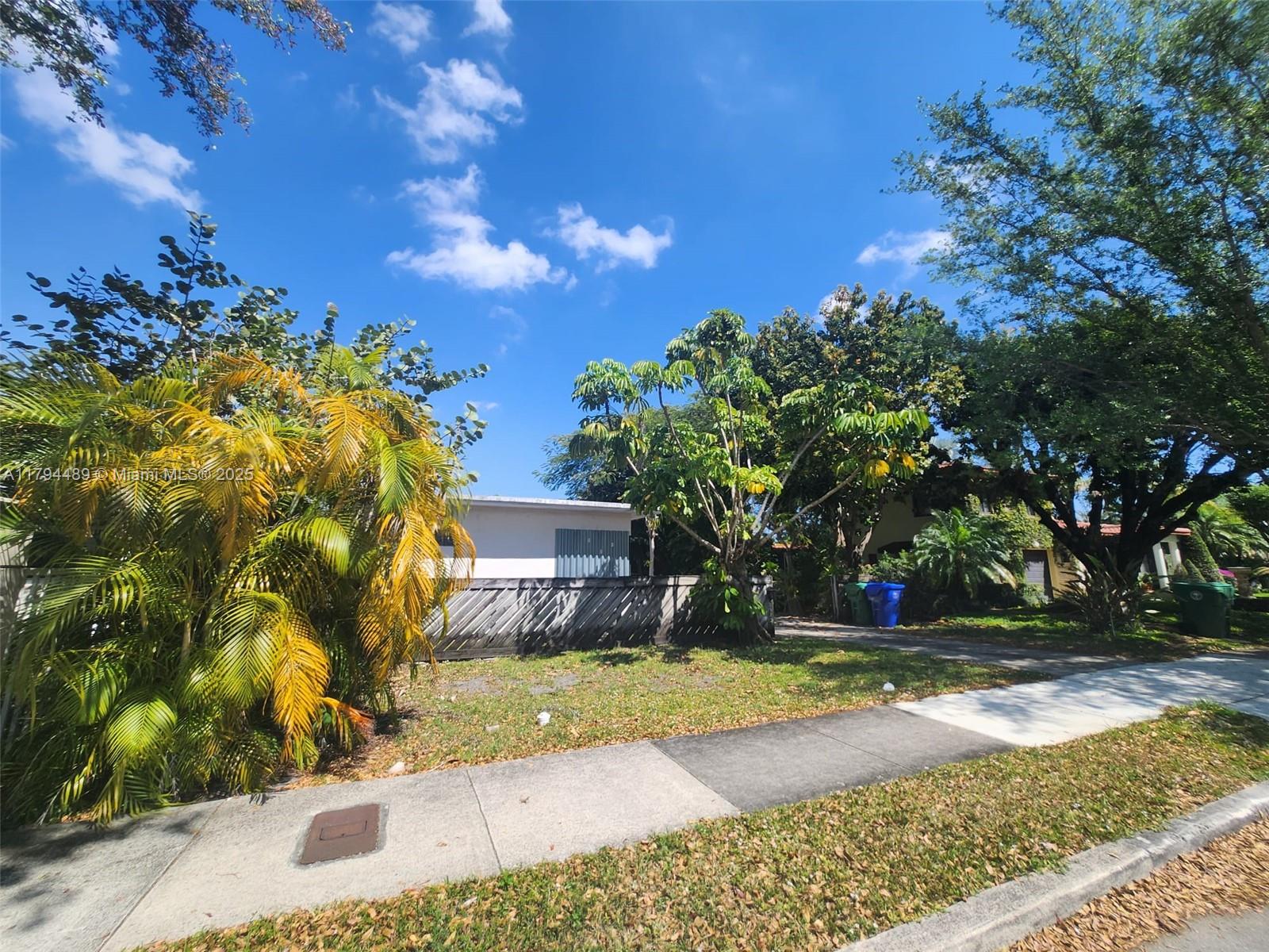2323 Sw 20th St, Miami, Broward County, Florida - 2 Bedrooms  
1 Bathrooms - 
