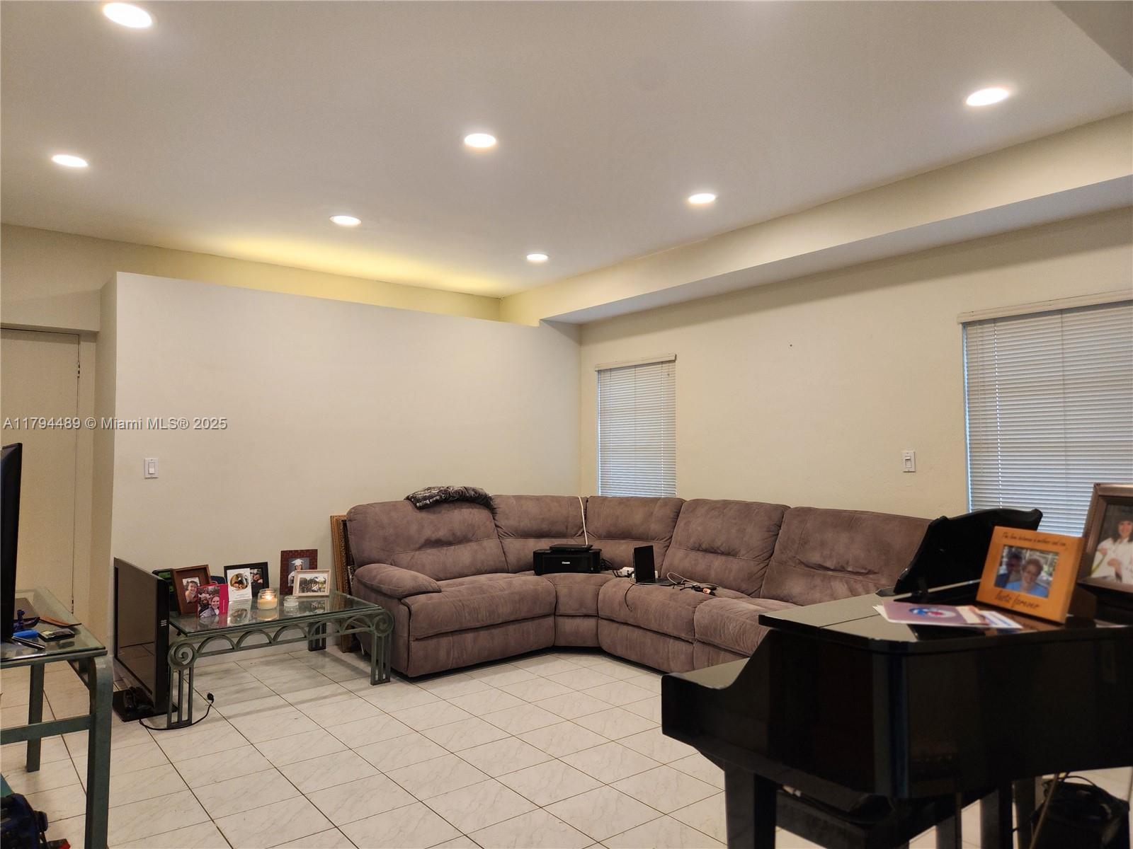 2323 SW 20th St