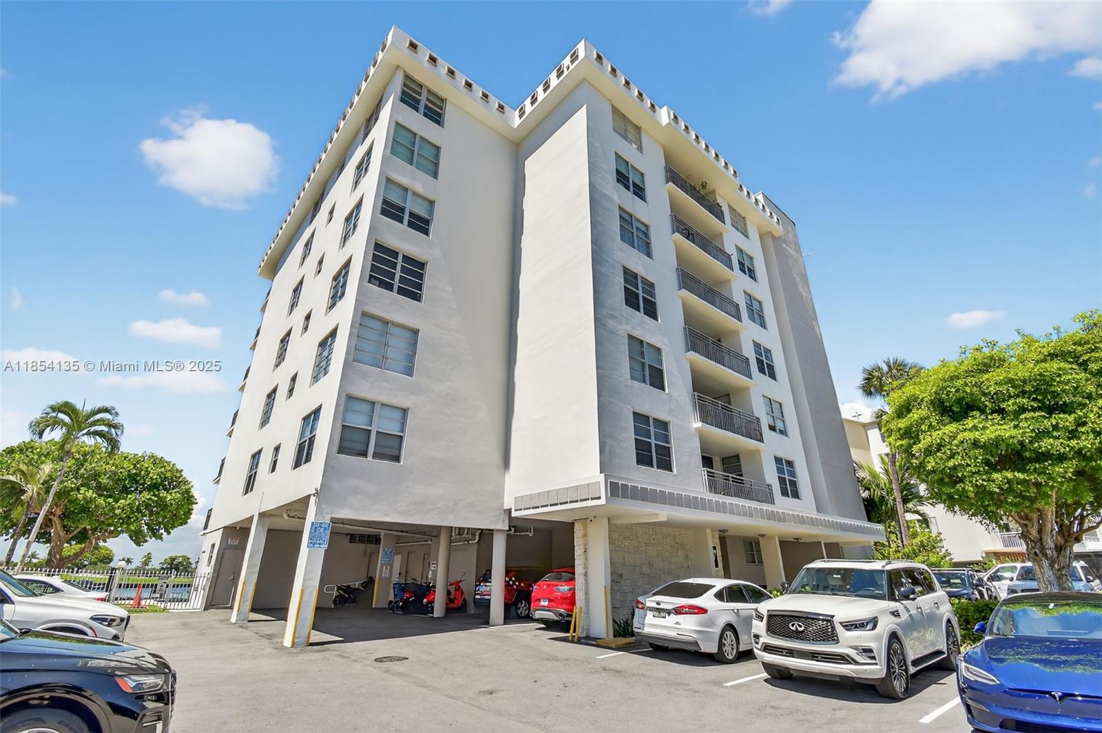 COLONY BAY HARBOR APTS CO - Residential Lease