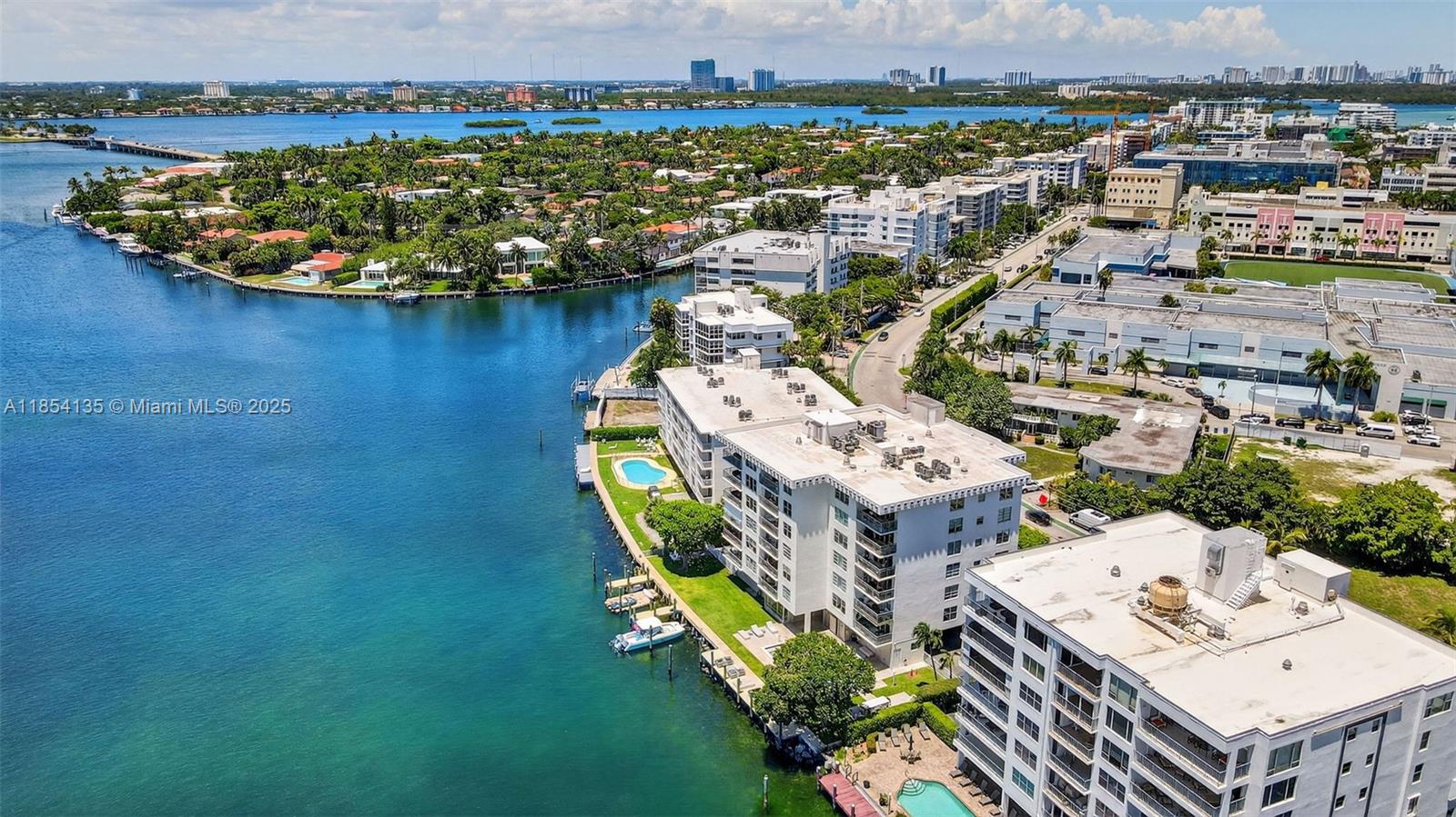 COLONY BAY HARBOR APTS CO - Residential Lease