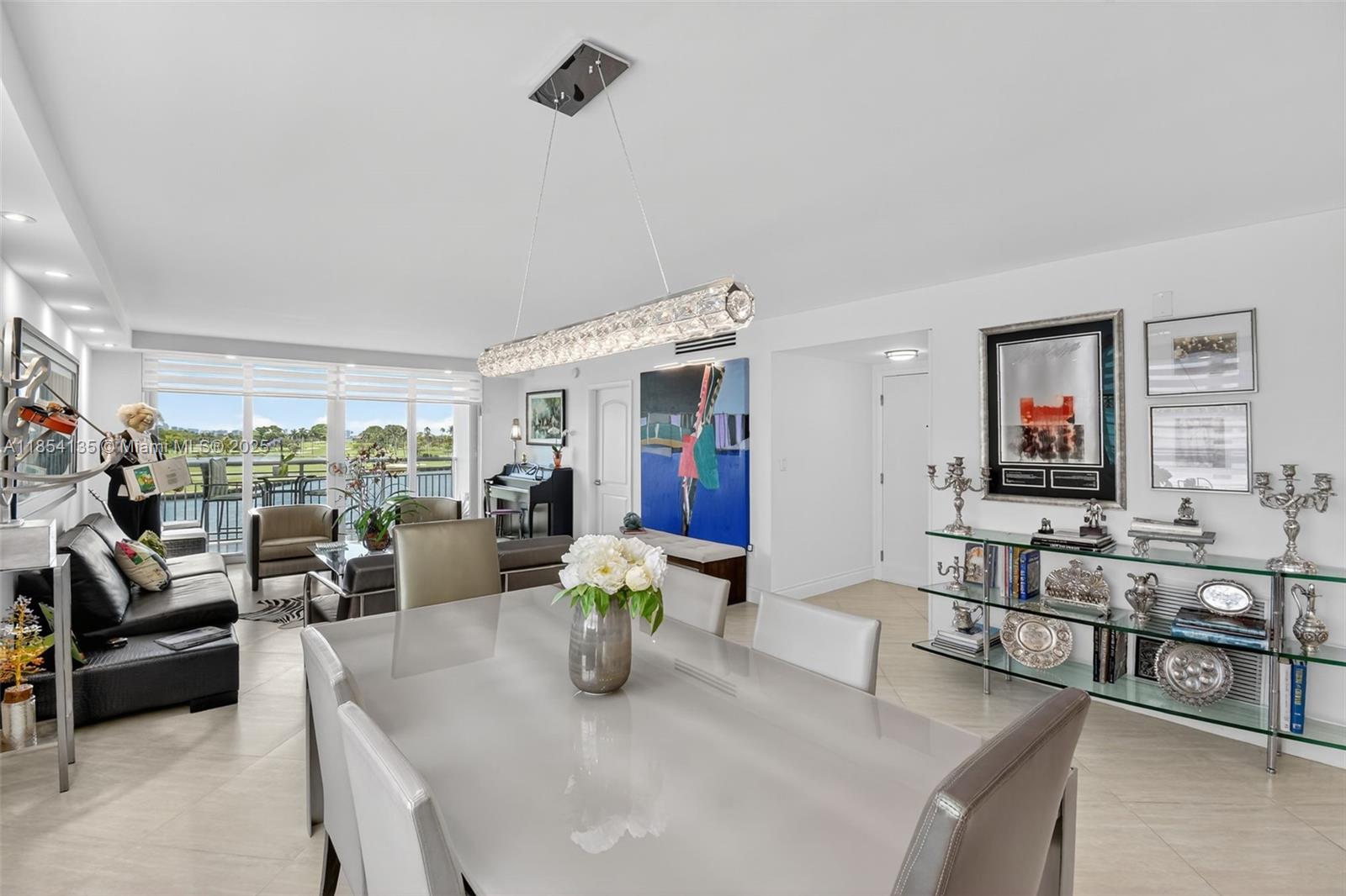 COLONY BAY HARBOR APTS CO - Residential Lease