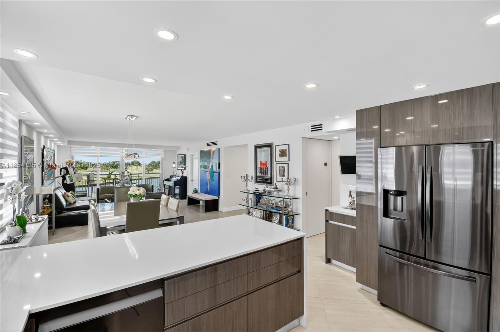 COLONY BAY HARBOR APTS CO - Residential Lease