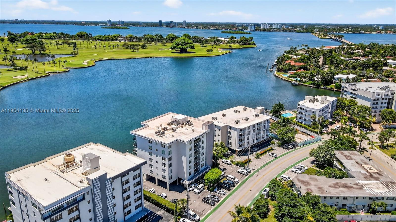 COLONY BAY HARBOR APTS CO - Residential Lease