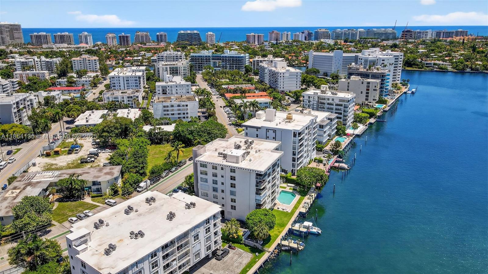 COLONY BAY HARBOR APTS CO - Residential Lease