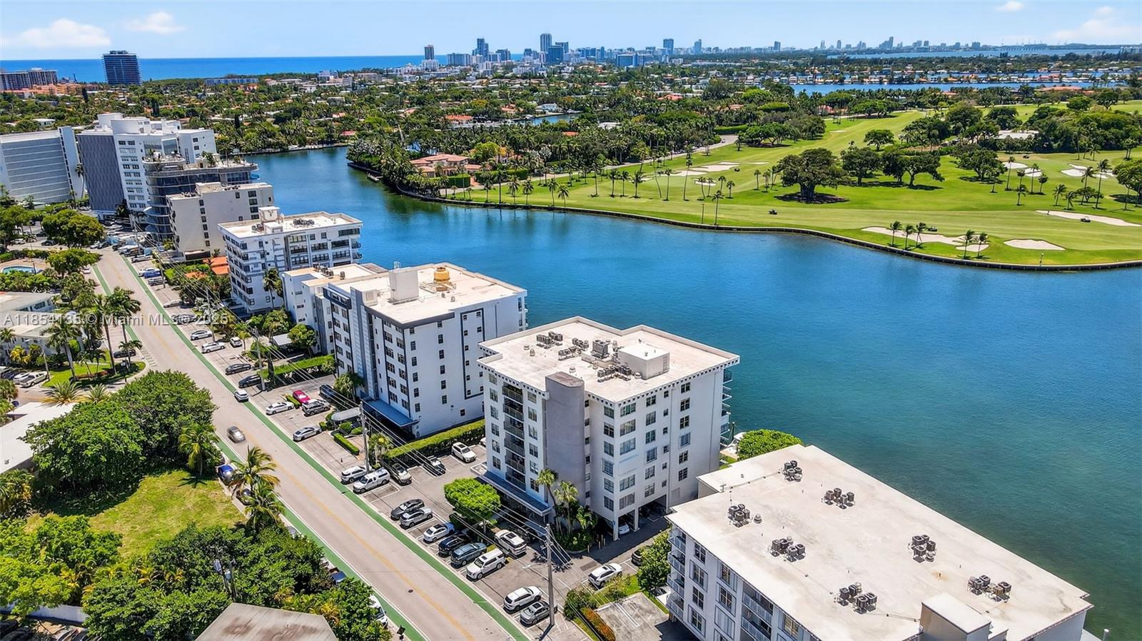 COLONY BAY HARBOR APTS CO - Residential Lease