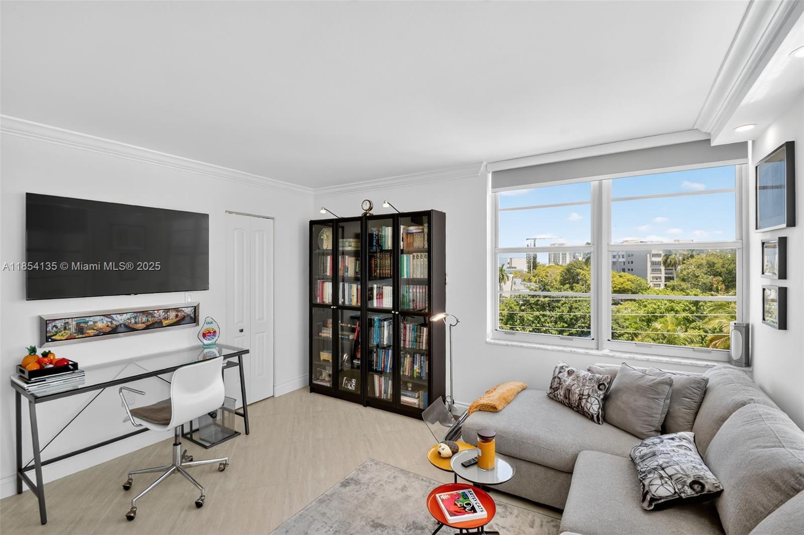 COLONY BAY HARBOR APTS CO - Residential Lease