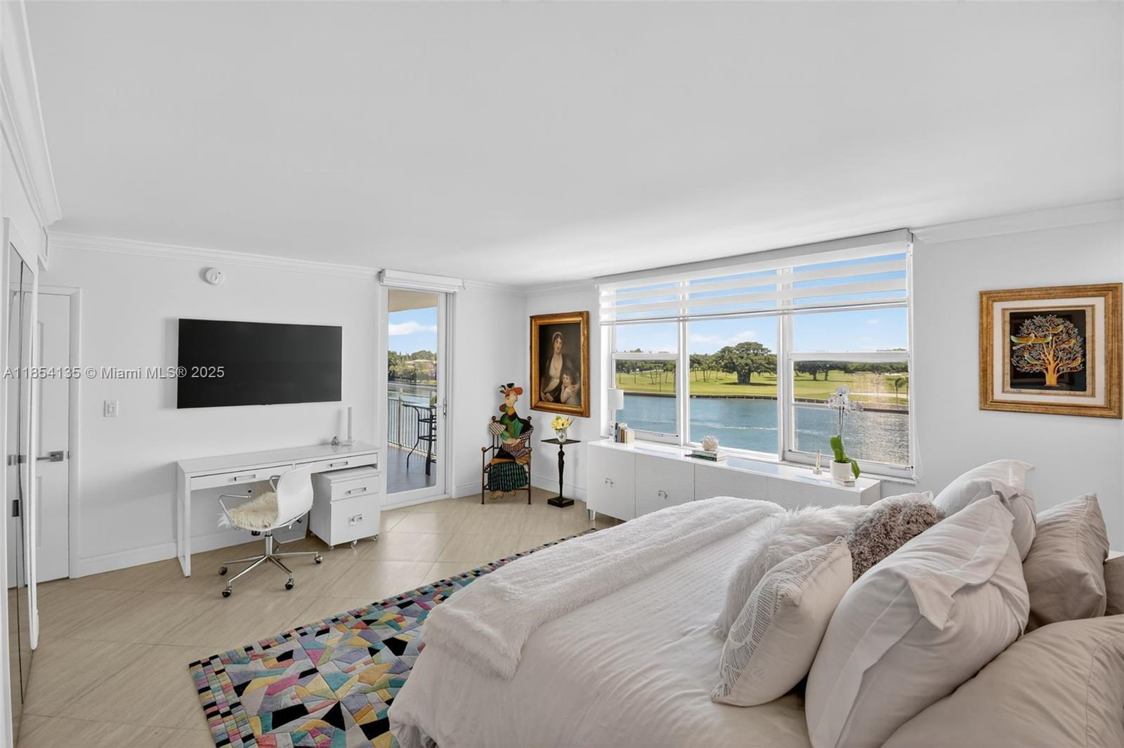 COLONY BAY HARBOR APTS CO - Residential Lease