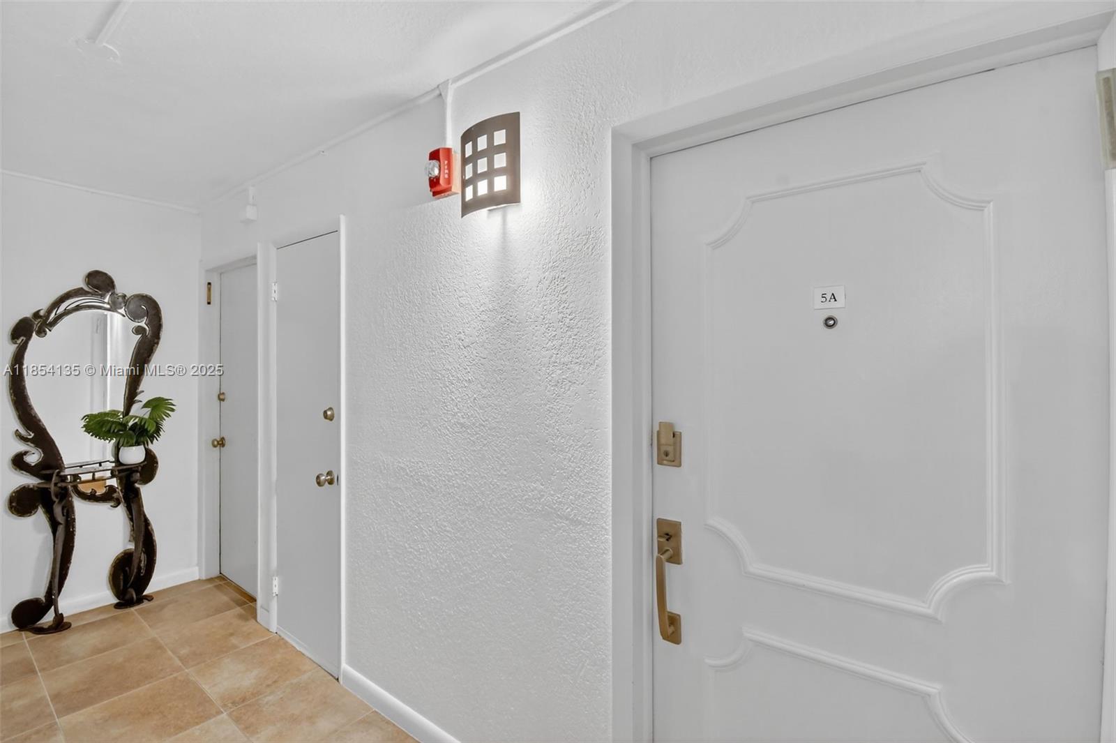COLONY BAY HARBOR APTS CO - Residential Lease