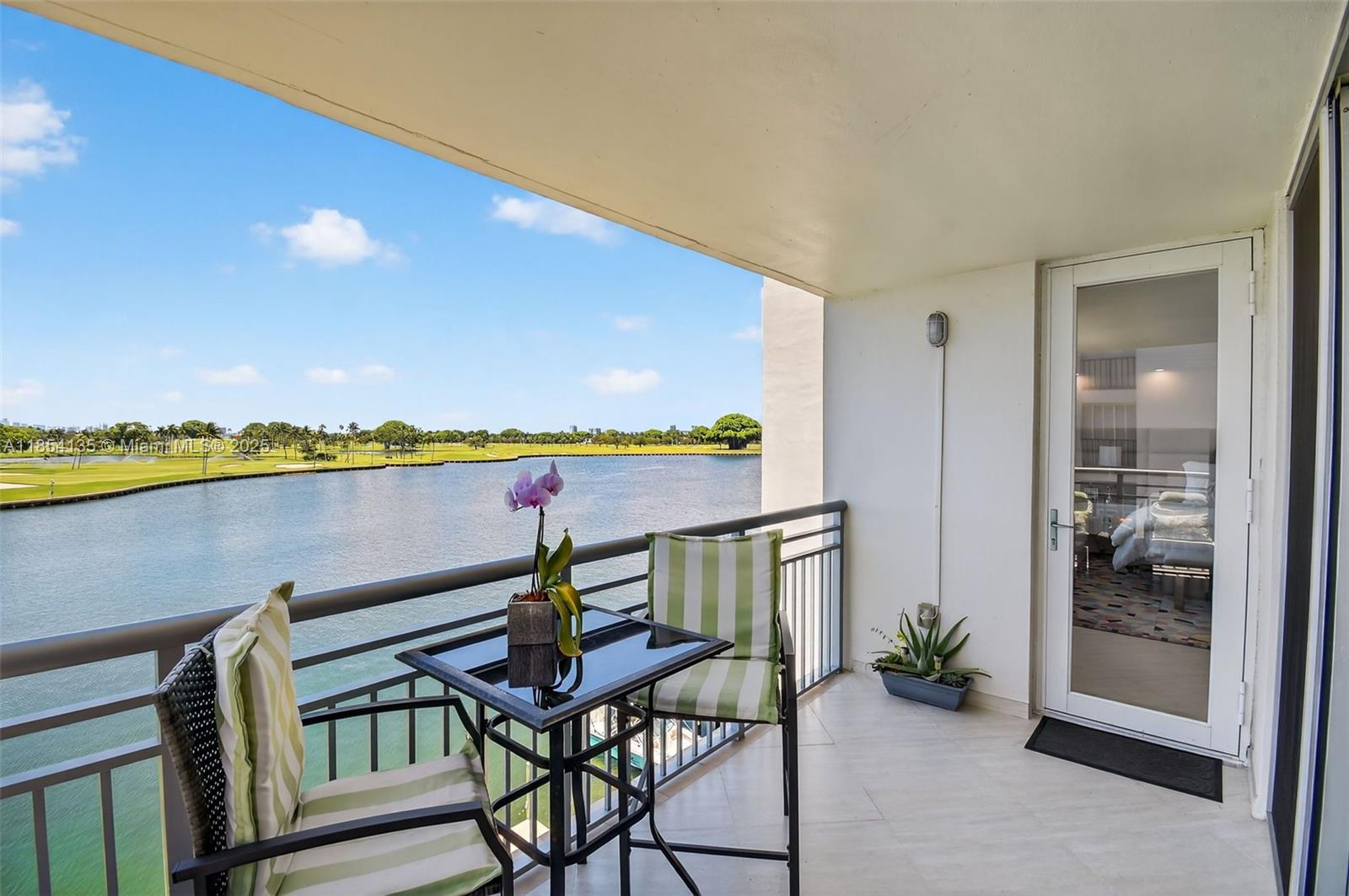COLONY BAY HARBOR APTS CO - Residential Lease