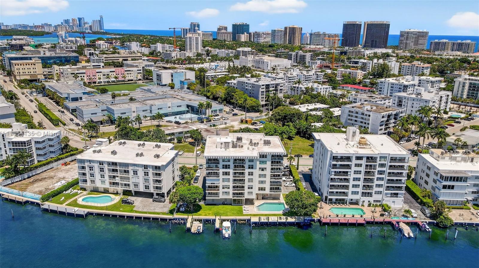 COLONY BAY HARBOR APTS CO - Residential Lease