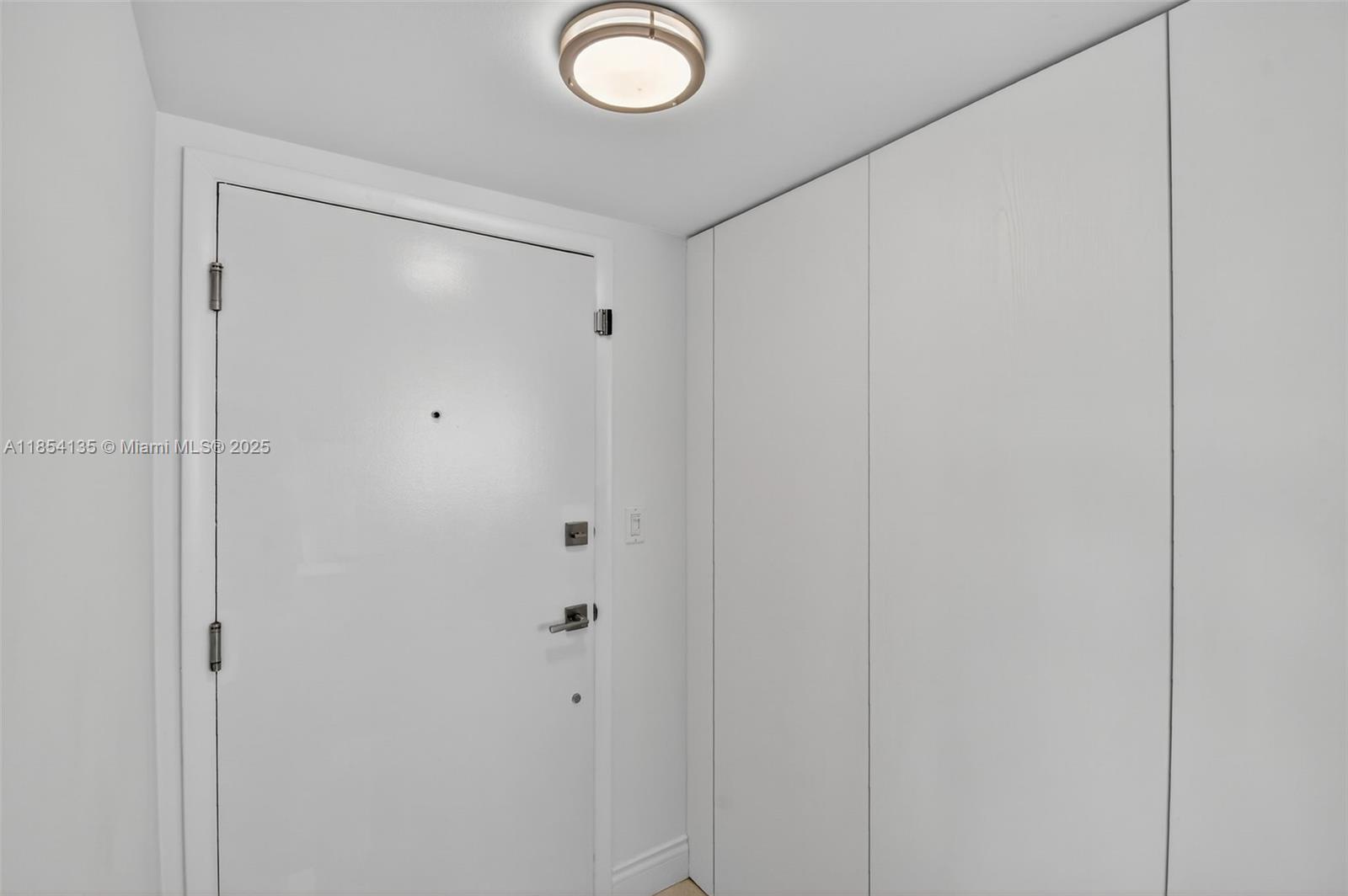 COLONY BAY HARBOR APTS CO - Residential Lease