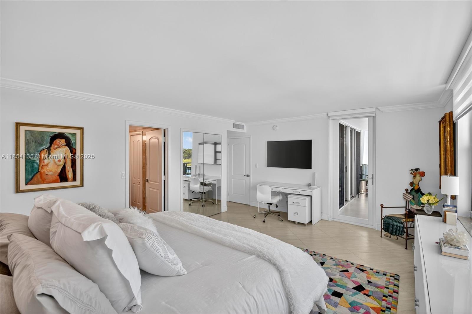 COLONY BAY HARBOR APTS CO - Residential Lease