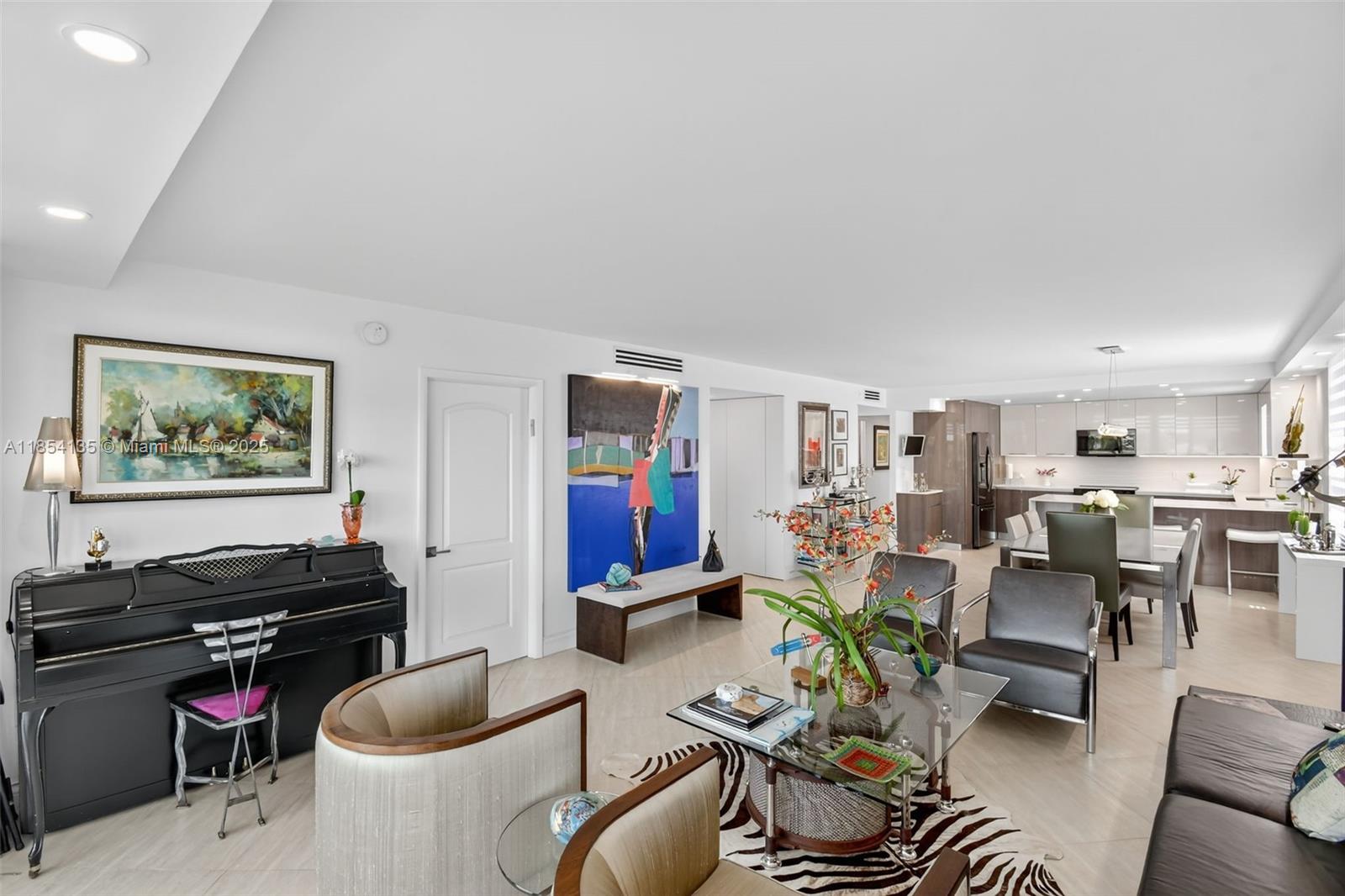 COLONY BAY HARBOR APTS CO - Residential Lease