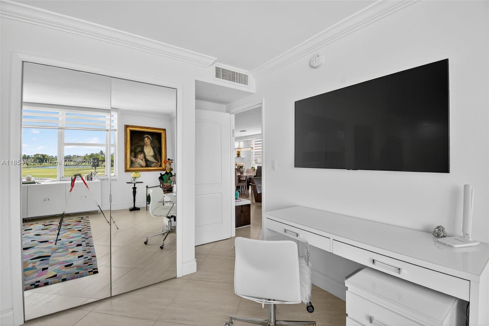 COLONY BAY HARBOR APTS CO - Residential Lease