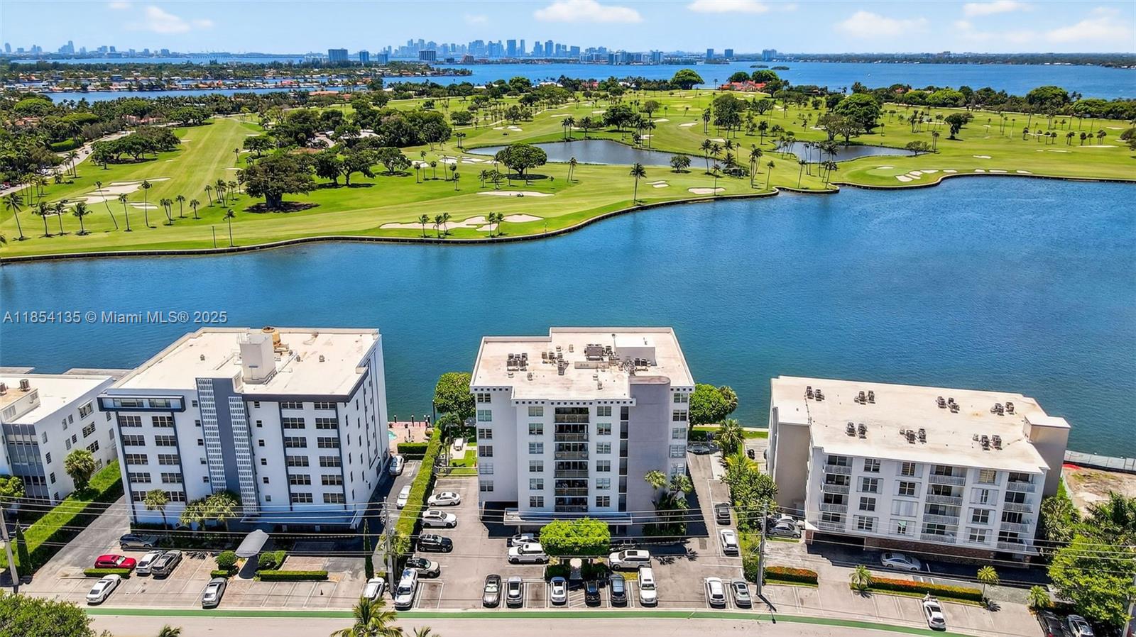 COLONY BAY HARBOR APTS CO - Residential Lease